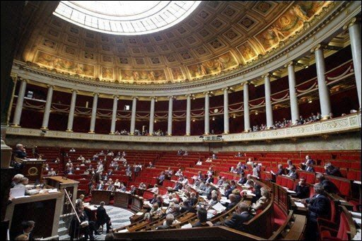 Le gouvernement démine le débat avec sa majorité