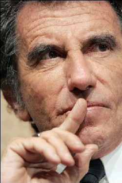 Jack Lang dénonce une 'fatwa'