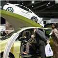 Une voiture hybride de la marque Peugeot présentée au Mondial de l'automobile, le 30 septembre 2006 à Paris