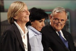 Raffarin: « l'UMP doit tendre la main à François Bayrou »