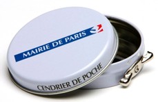 10 000 cendriers de poche distribués par la Ville de Paris à partir d’aujourd’hui et aussi…