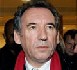 Bayrou fait son meeting parisien, Royal sévit en banlieue, Sarkozy part aux Antilles